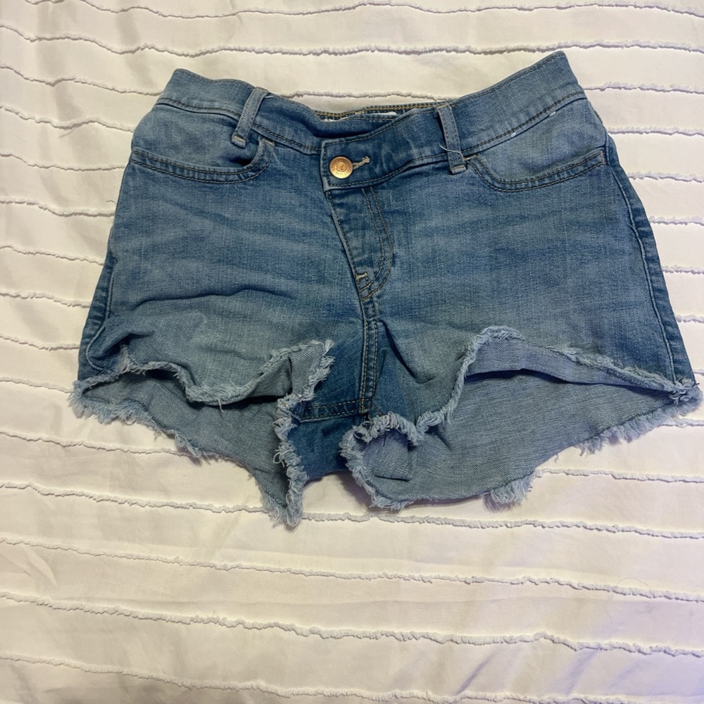 Blue denim shorts #denimshorts